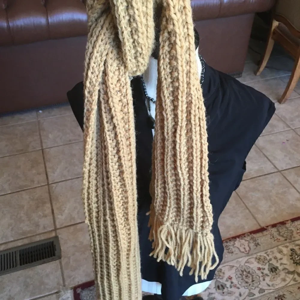 HOMEMADE HAND Knit Scarf!